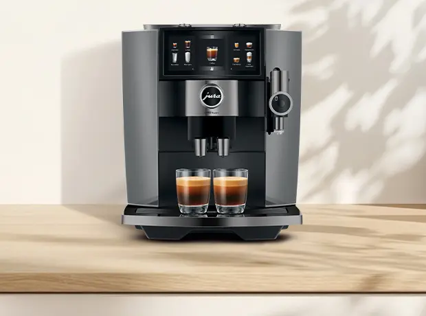 Votre JURA J10 Twin servi avec Cool Control et moule à glaçons